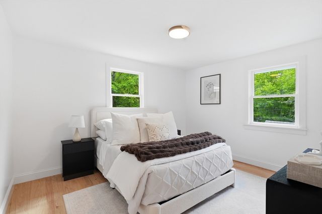 315 Lake Dr, Hamilton, MA 01982