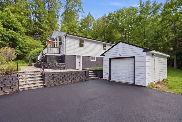 315 Lake Dr, Hamilton, MA 01982
