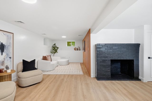 315 Lake Dr, Hamilton, MA 01982