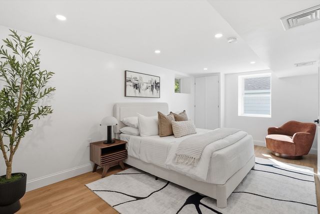 315 Lake Dr, Hamilton, MA 01982