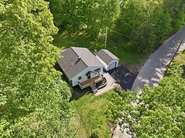 315 Lake Dr, Hamilton, MA 01982