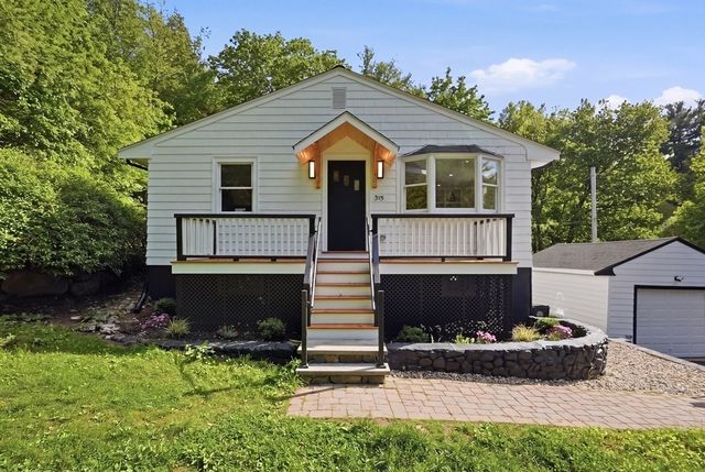 315 Lake Dr, Hamilton, MA 01982