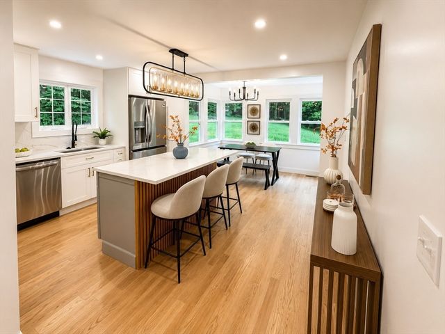 315 Lake Dr, Hamilton, MA 01982