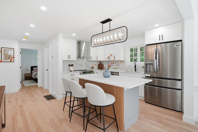 315 Lake Dr, Hamilton, MA 01982