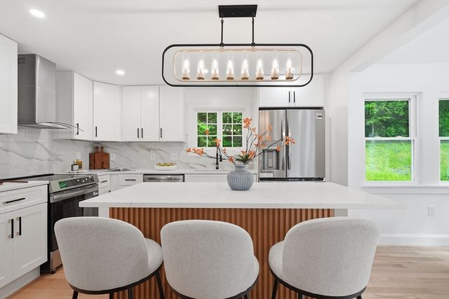 315 Lake Dr, Hamilton, MA 01982