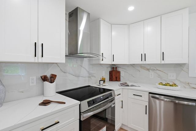 315 Lake Dr, Hamilton, MA 01982