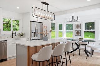315 Lake Dr, Hamilton, MA 01982