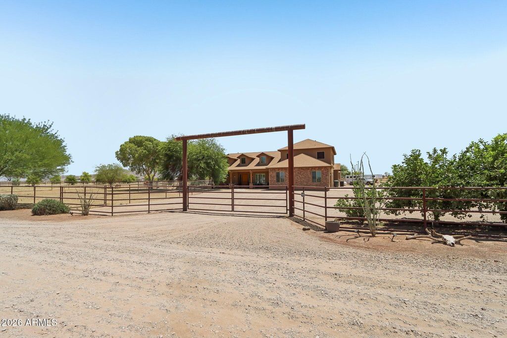 18043 W MALONE Place, Casa Grande, AZ 85193 — photo 2