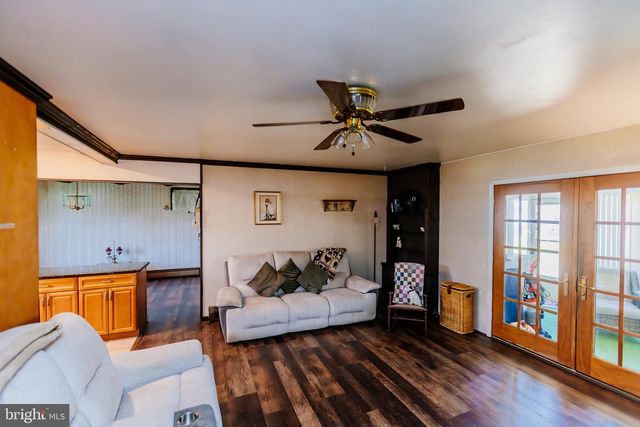 58 NEARWOOD LN, Levittown, PA 19054