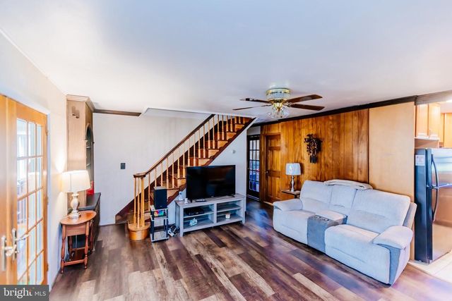 58 NEARWOOD LN, Levittown, PA 19054