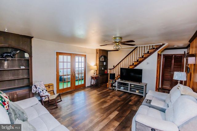 58 NEARWOOD LN, Levittown, PA 19054