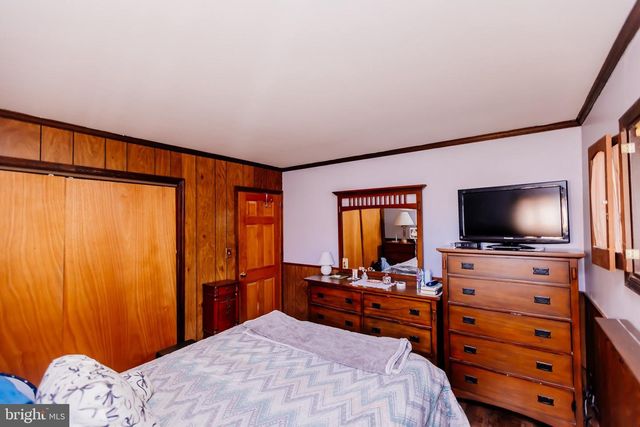 58 NEARWOOD LN, Levittown, PA 19054