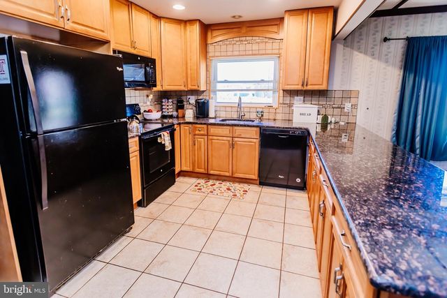 58 NEARWOOD LN, Levittown, PA 19054