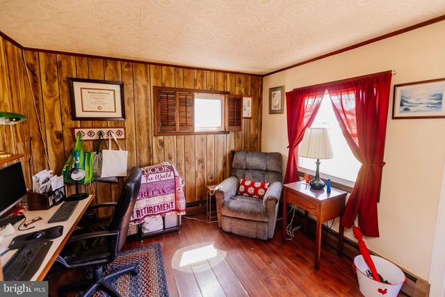 58 NEARWOOD LN, Levittown, PA 19054