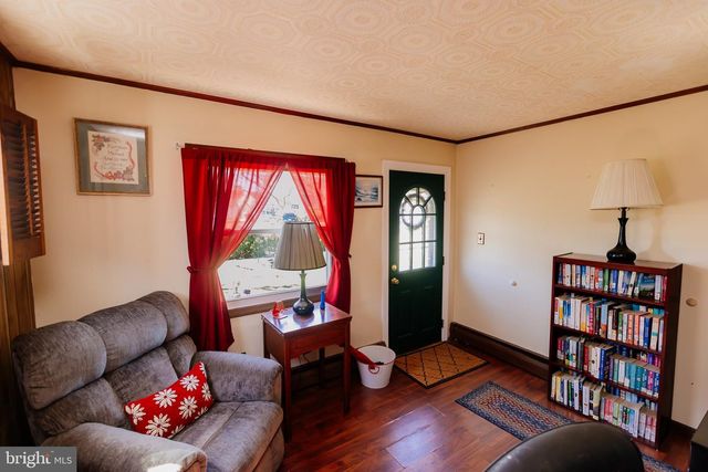 58 NEARWOOD LN, Levittown, PA 19054