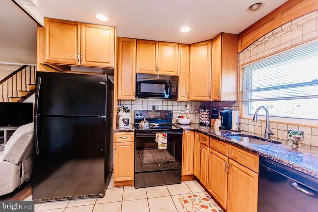 58 NEARWOOD LN, Levittown, PA 19054