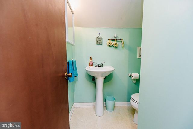 58 NEARWOOD LN, Levittown, PA 19054