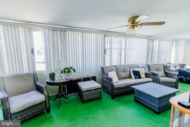 58 NEARWOOD LN, Levittown, PA 19054