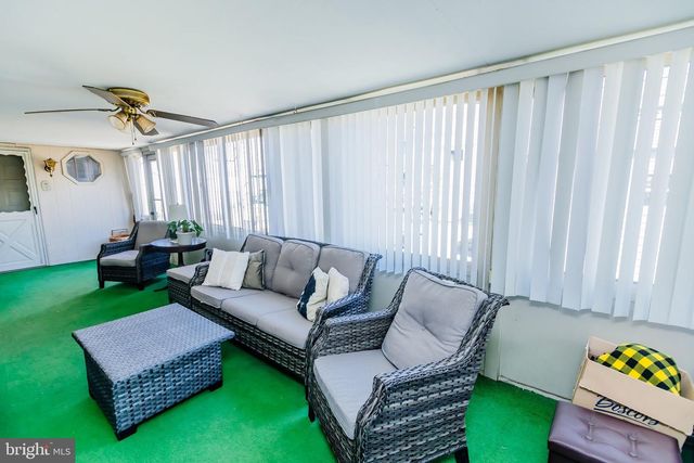 58 NEARWOOD LN, Levittown, PA 19054