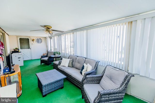 58 NEARWOOD LN, Levittown, PA 19054