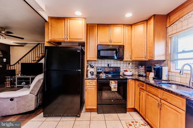 58 NEARWOOD LN, Levittown, PA 19054