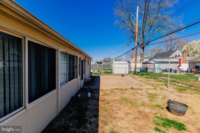 58 NEARWOOD LN, Levittown, PA 19054