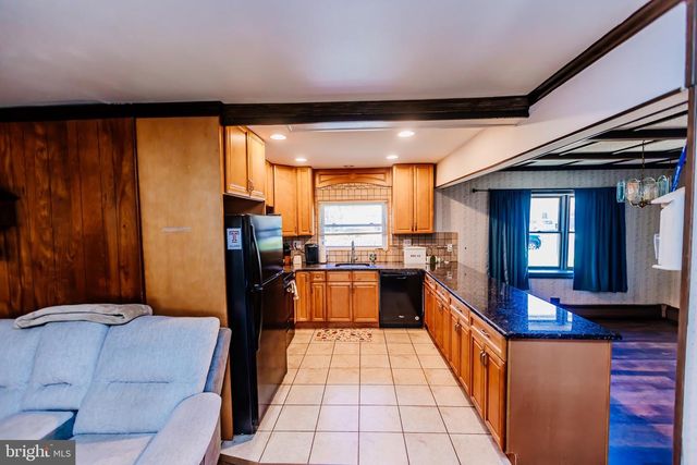 58 NEARWOOD LN, Levittown, PA 19054