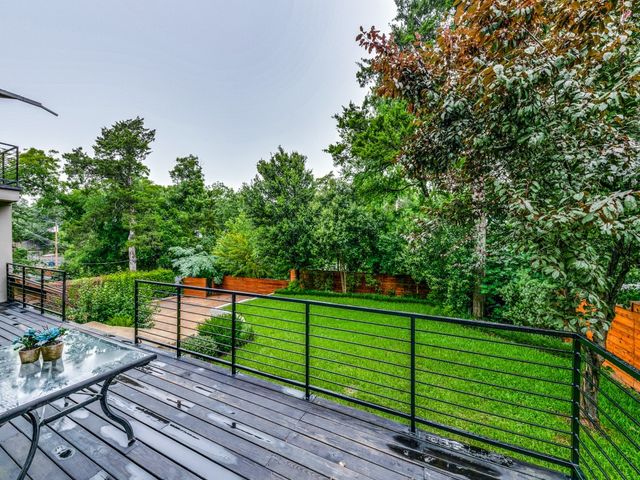 919 Knott Place, Dallas, TX 75208