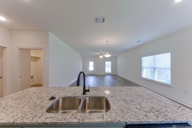 7936 Hendrick Dr, Baton Rouge, LA 70817