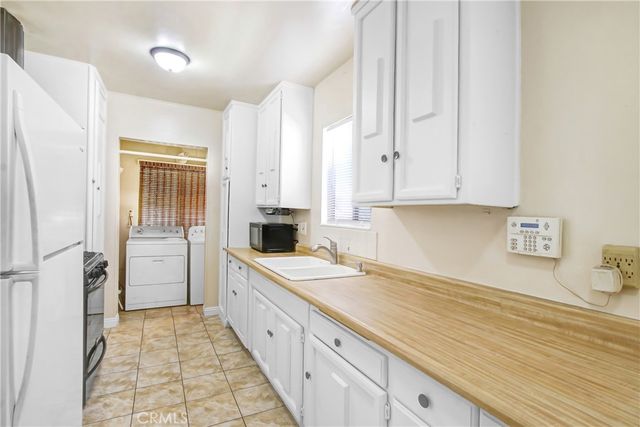 15412 Pine, Fontana, CA 92335