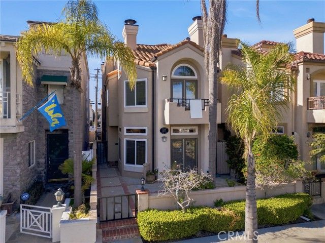 517 11th, Huntington Beach, CA 92648