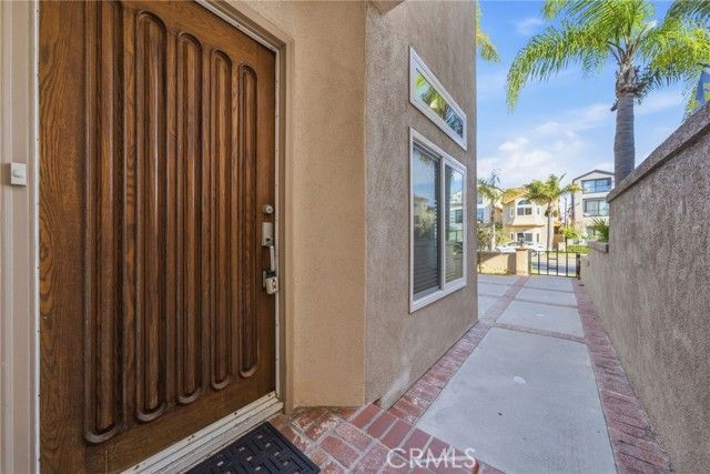 517 11th, Huntington Beach, CA 92648