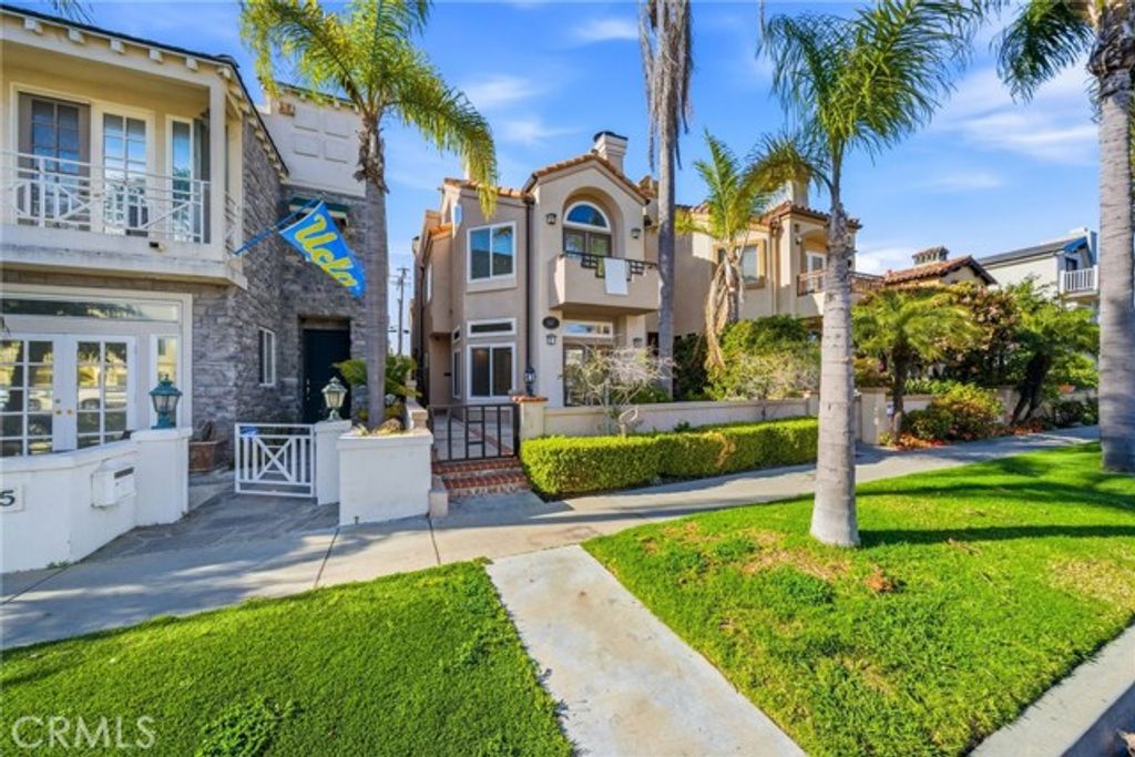 517 11th, Huntington Beach, CA 92648