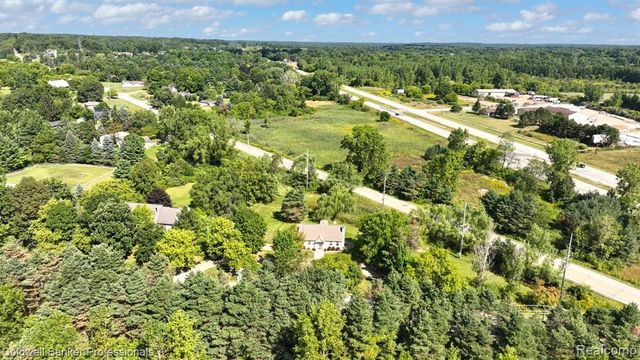 420 W Oakwood Road, Oxford, MI 48371