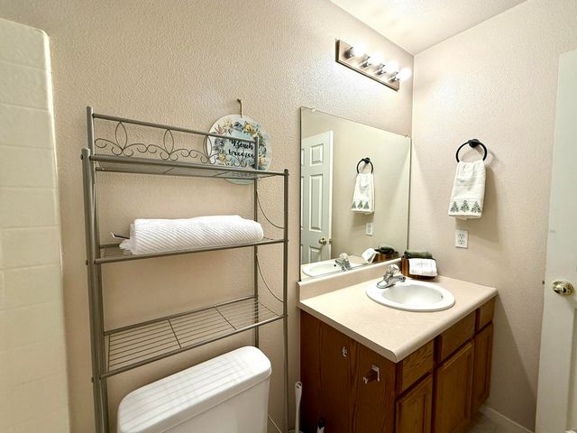 1865 La Vida Avenue, Porterville, CA 93257