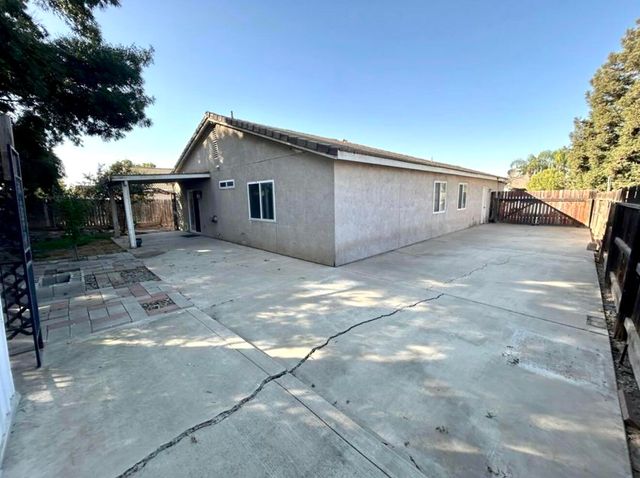 1865 La Vida Avenue, Porterville, CA 93257