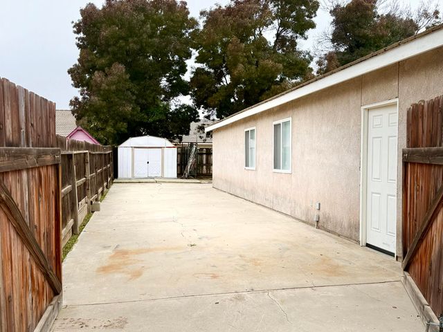1865 La Vida Avenue, Porterville, CA 93257