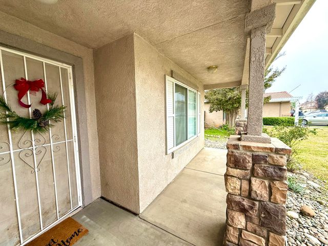 1865 La Vida Avenue, Porterville, CA 93257