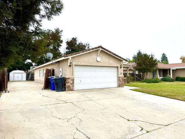 1865 La Vida Avenue, Porterville, CA 93257