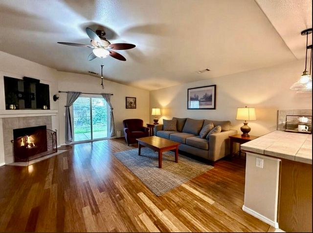 1865 La Vida Avenue, Porterville, CA 93257