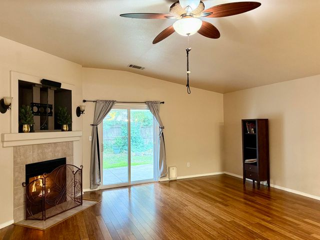 1865 La Vida Avenue, Porterville, CA 93257