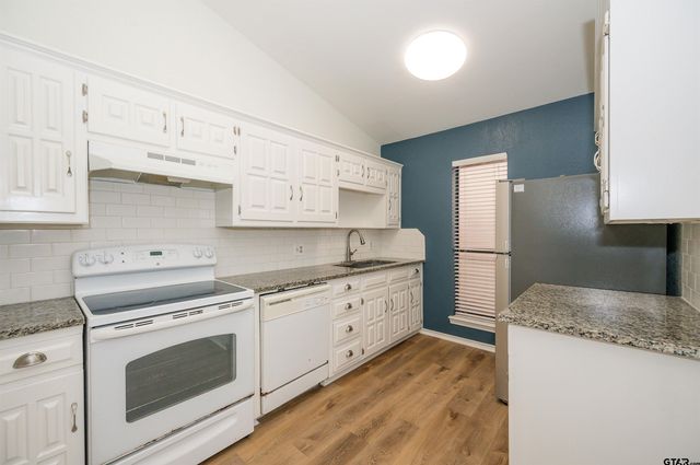 5819 Hollytree, Tyler, TX 75703