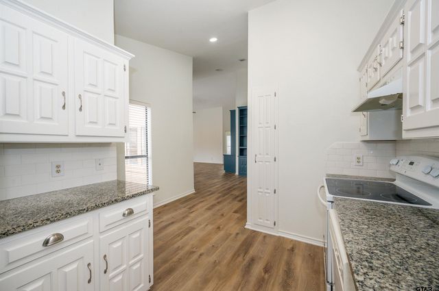 5819 Hollytree, Tyler, TX 75703