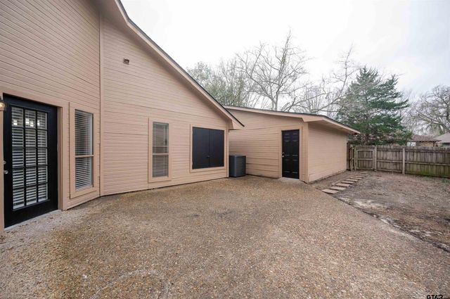 5819 Hollytree, Tyler, TX 75703