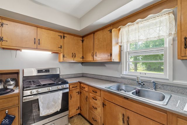 8813 E 16th Street, Indianapolis, IN 46219