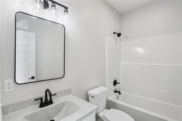 316 NE 51 Road, Warrensburg, MO 64093