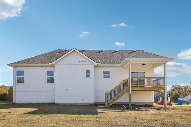 316 NE 51 Road, Warrensburg, MO 64093