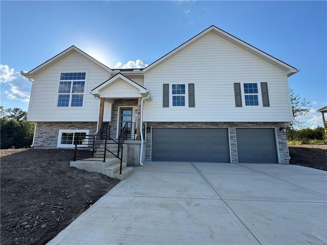 316 NE 51 Road, Warrensburg, MO 64093