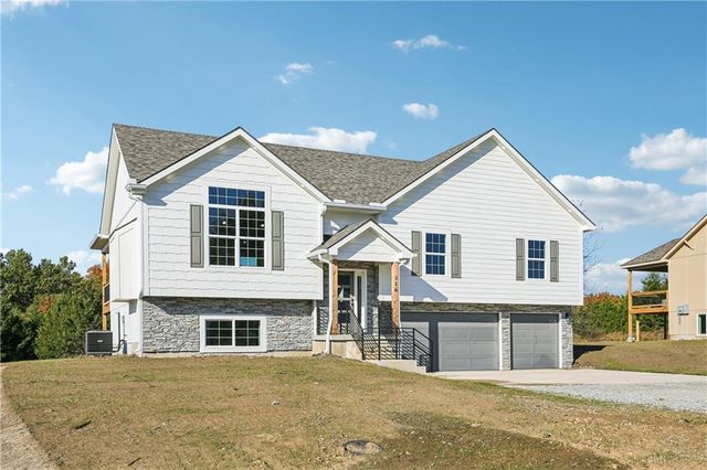 316 NE 51 Road, Warrensburg, MO 64093