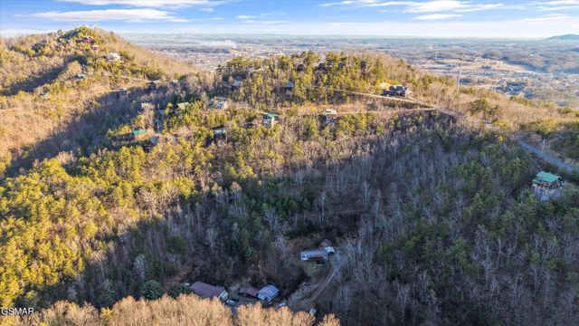 5 Falcon View Way, Sevierville, TN 37862